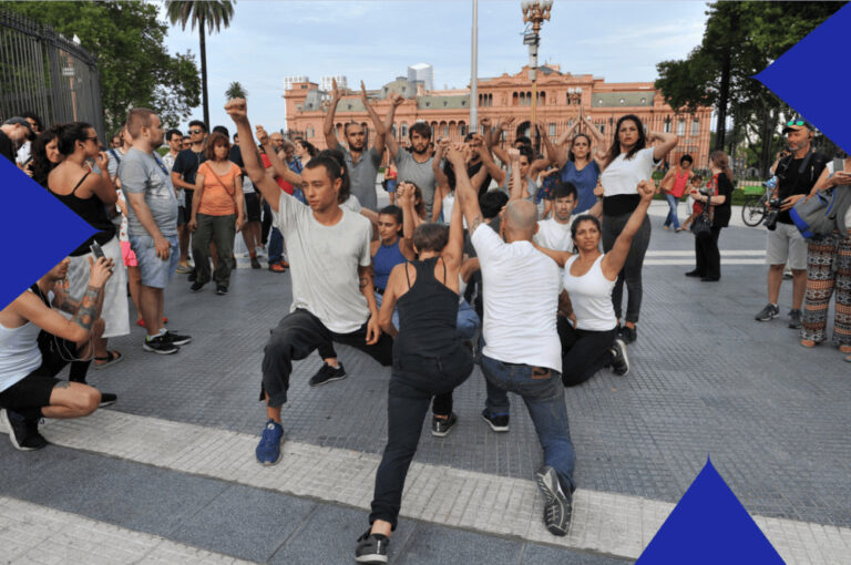 MONUMENTOS EM AÇÃO CONSTRUÇÃO DE UMA MEMÓRIA COLETIVA